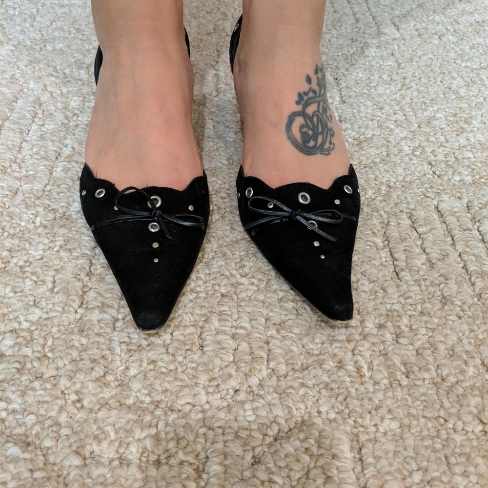 Black kitten heels